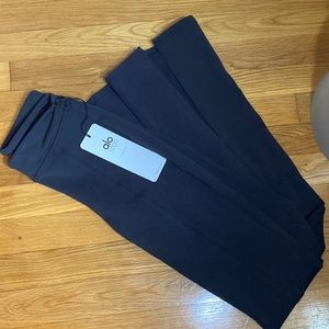 NWT Alo Yoga Airbrush High-Waist Flutter Legging